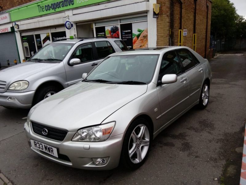 2003 Lexus IS 200 2.0 SE image 3