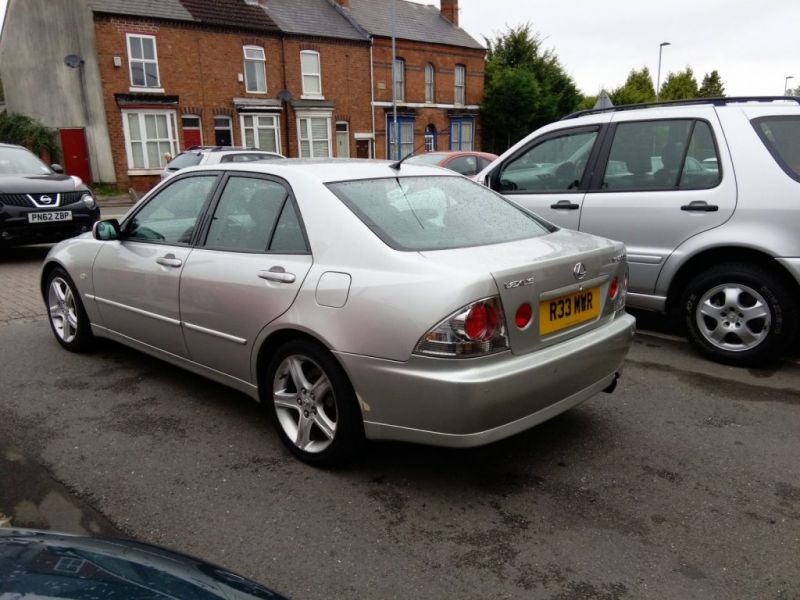 2003 Lexus IS 200 2.0 SE image 4