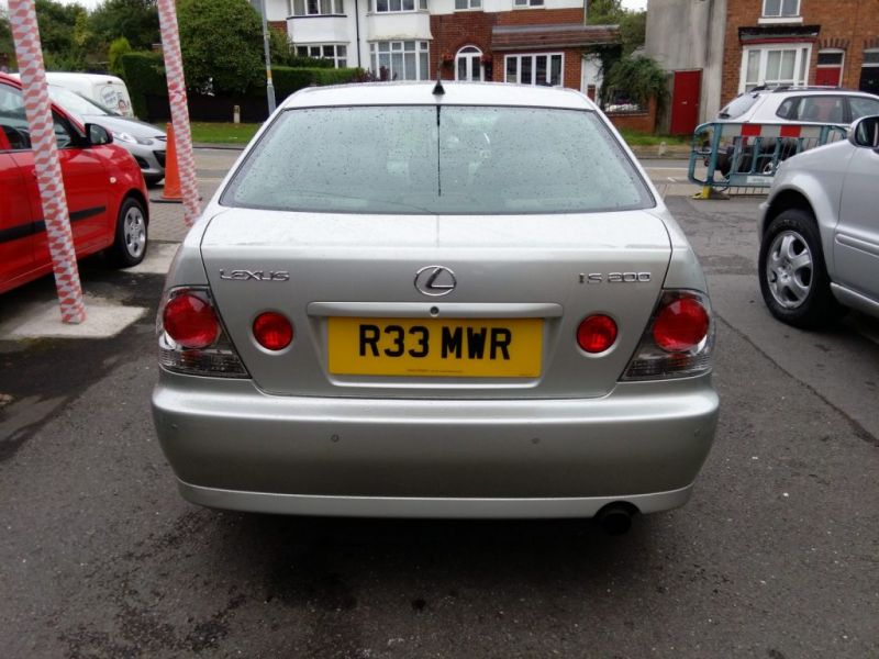 2003 Lexus IS 200 2.0 SE image 5