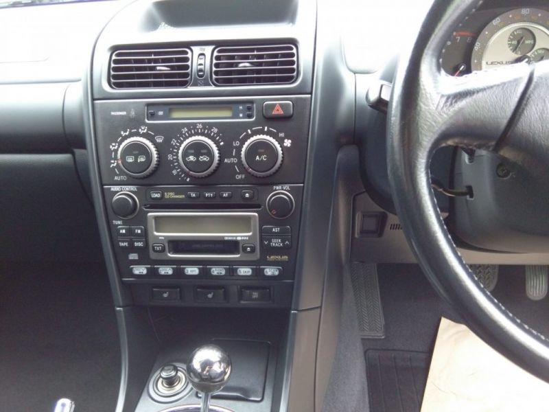 2003 Lexus IS 200 2.0 SE image 8