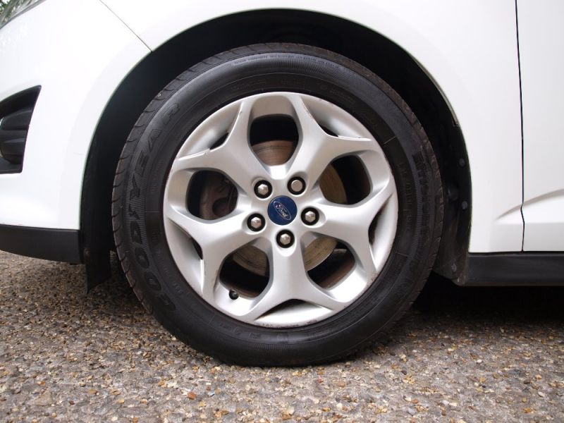 2013 Ford C-Max 1.6 Zetec TDCI 5dr image 8