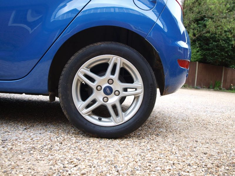2013 Ford Fiesta 1.6 Zetec 5dr image 5