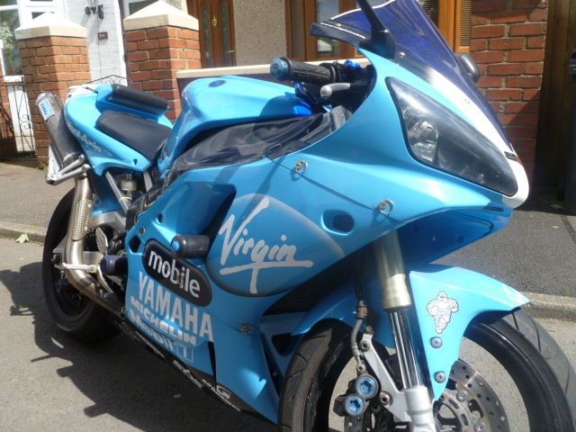 2001 Yamaha R1 image 1