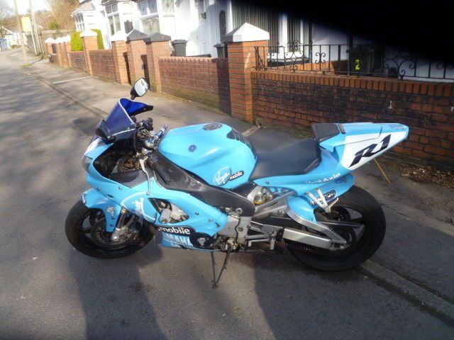 2001 Yamaha R1 image 2