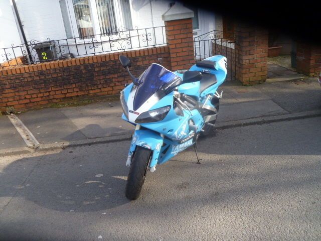 2001 Yamaha R1 image 3