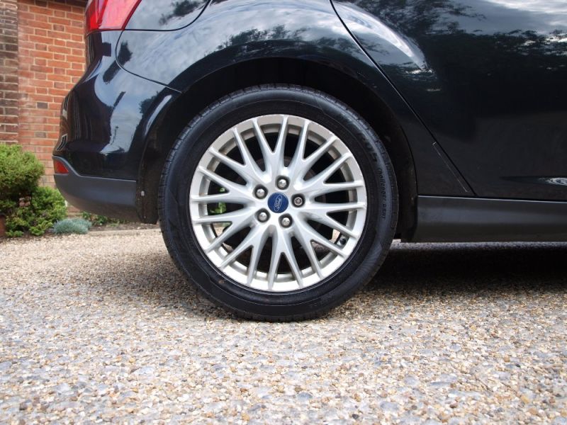 2013 Ford Focus 1.0 Zetec Ecoboost 5dr image 4