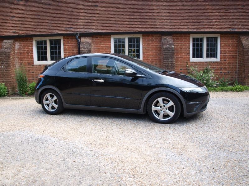 2009 Honda Civic SE I-VTEC 5dr image 1