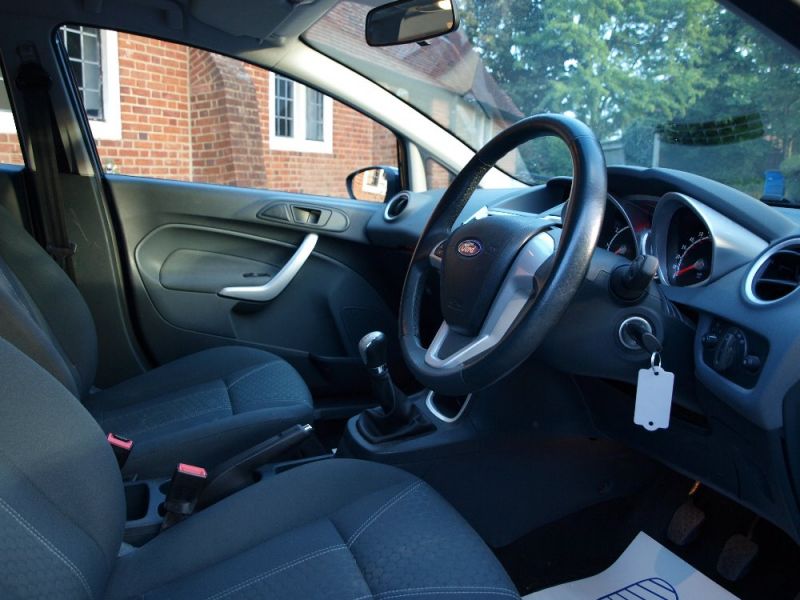 2011 Ford Fiesta 1.2 Zetec 5dr image 6