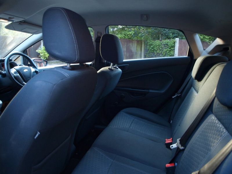2011 Ford Fiesta 1.2 Zetec 5dr image 8