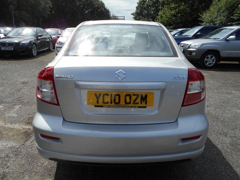 2010 Suzuki SX4 GLX 1.6 image 4