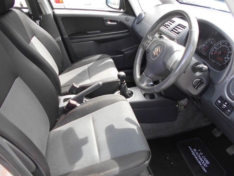 2010 Suzuki SX4 GLX 1.6 image 6