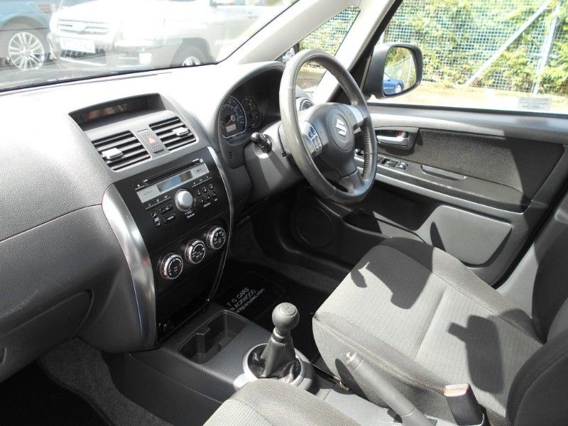 2010 Suzuki SX4 GLX 1.6 image 7