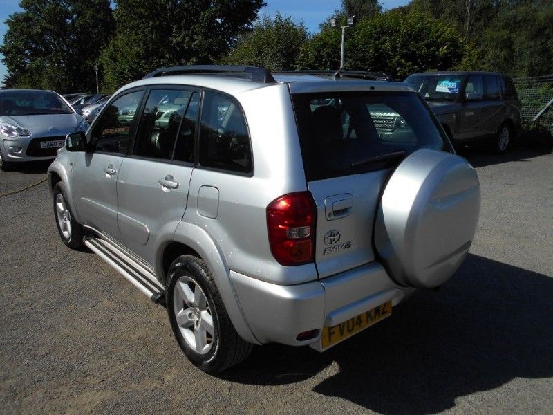 2004 Toyota RAV4 XT3 D-4D 2.0 image 3