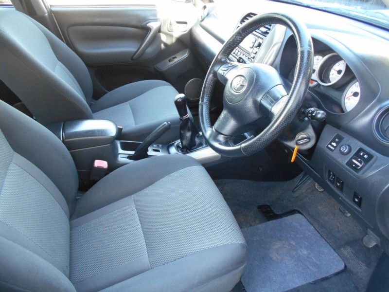 2004 Toyota RAV4 XT3 D-4D 2.0 image 6
