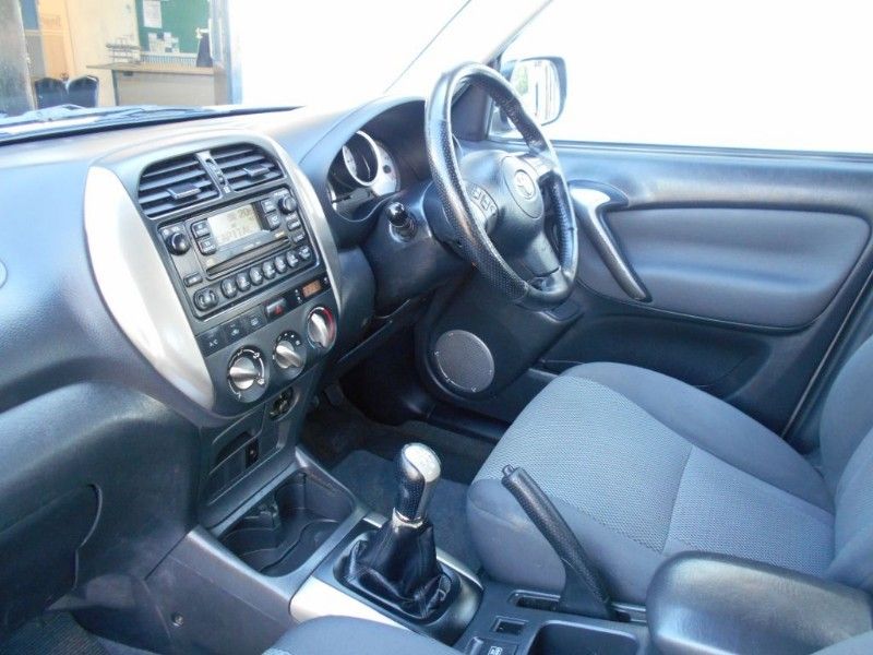 2004 Toyota RAV4 XT3 D-4D 2.0 image 7