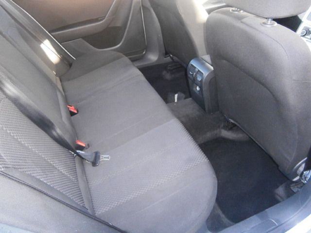 2011 Volkswagen Passat 1.6 TDI S 4dr image 8