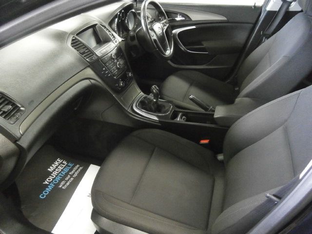 2009 Vauxhall Insignia 2.0 CDTi 16v 4x4 5dr image 8
