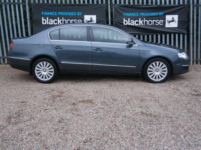 2010 Volkswagen Passat 2.0 TDI CR DSG 4dr image 2