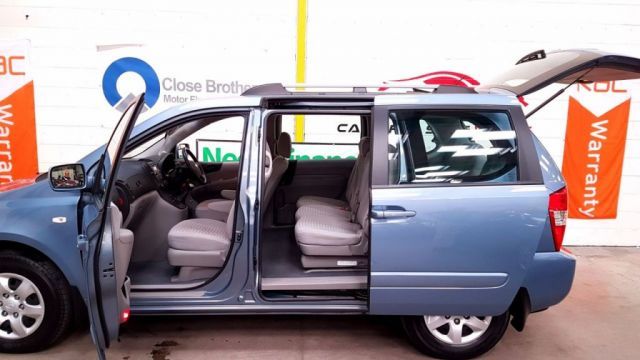 2010 Kia Sedona 2.9 GS 5d image 6