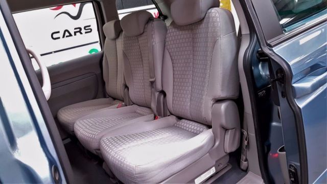 2010 Kia Sedona 2.9 GS 5d image 9