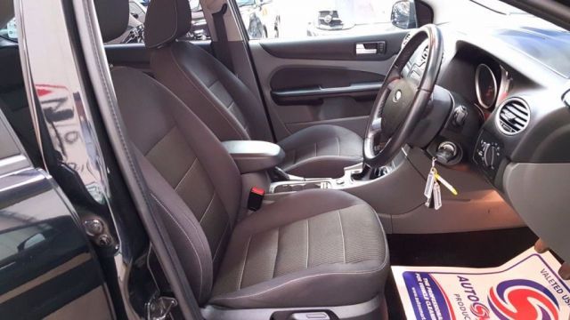 2009 Ford Focus 1.6 5d image 5