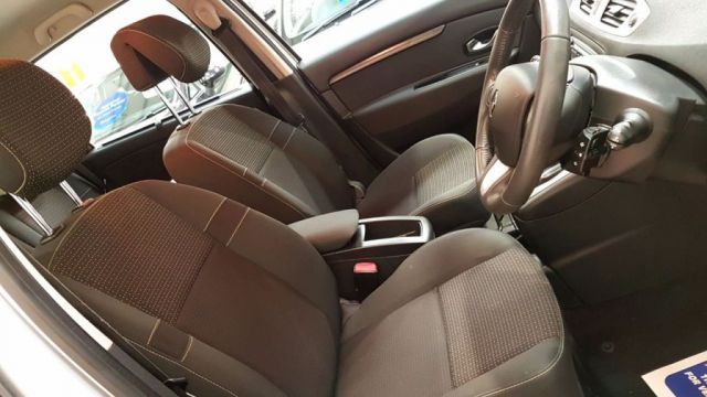 2010 Renault Scenic 1.5 DCI 5d image 9