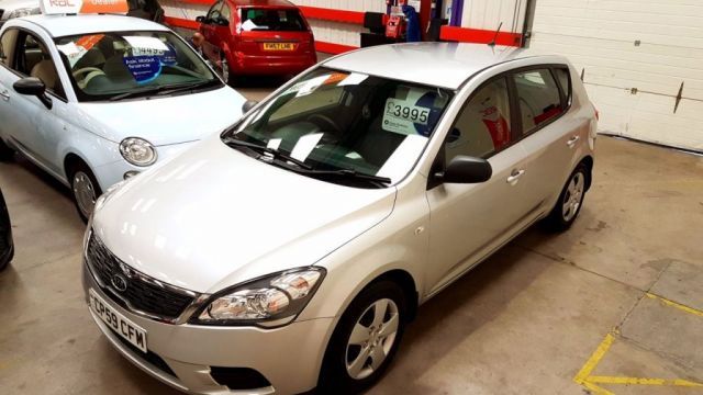 2009 Kia Ceed 1.4 1 5d image 4