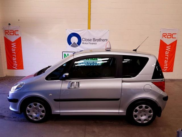 2006 Peugeot 1007 1.4 DOLCE 8V 3d image 2