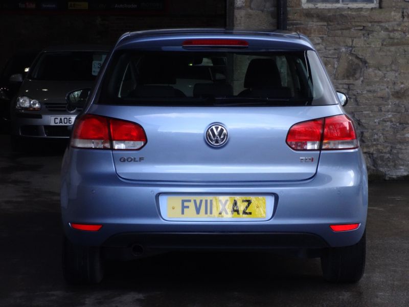 2011 Volkswagen Golf 1.6 TDI image 5