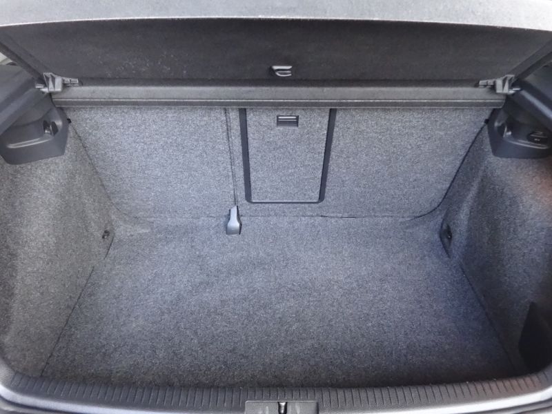 2011 Volkswagen Golf 1.6 TDI image 6