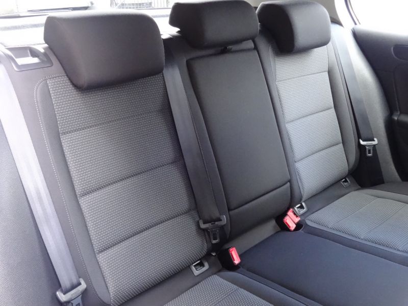 2011 Volkswagen Golf 1.6 TDI image 8