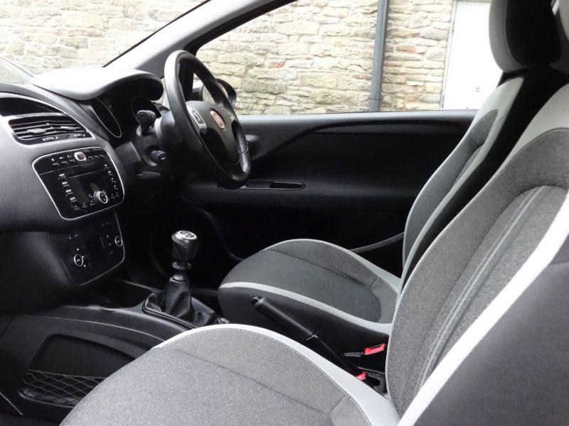 2013 Fiat Punto 1.4 image 7