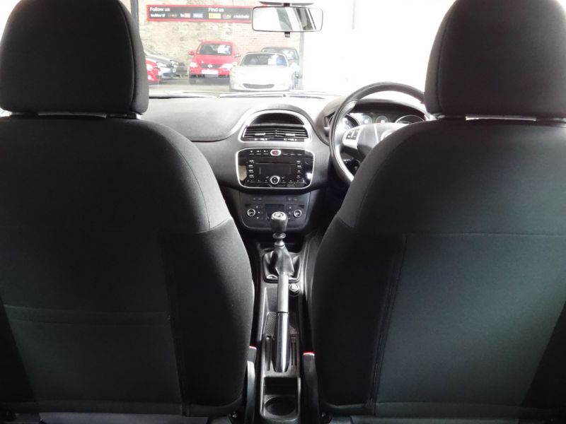 2013 Fiat Punto 1.4 image 9