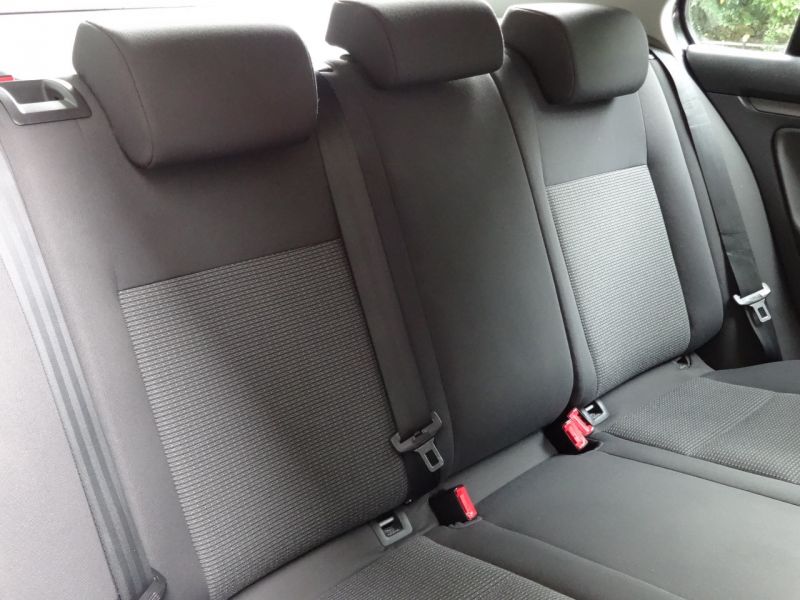 2009 Volkswagen Jetta 1.9 TDI S image 9