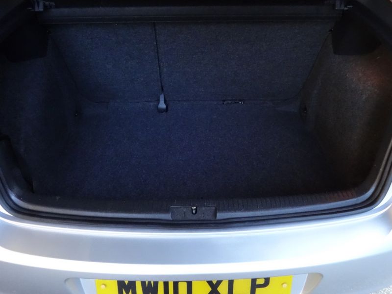2010 Volkswagen Golf 1.6 TDI S image 6