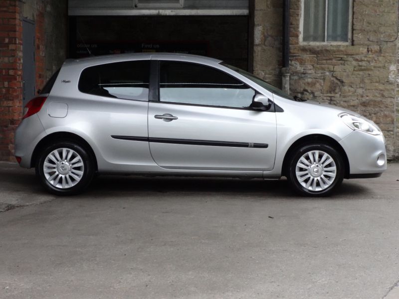 2010 Renault Clio 1.1 image 4