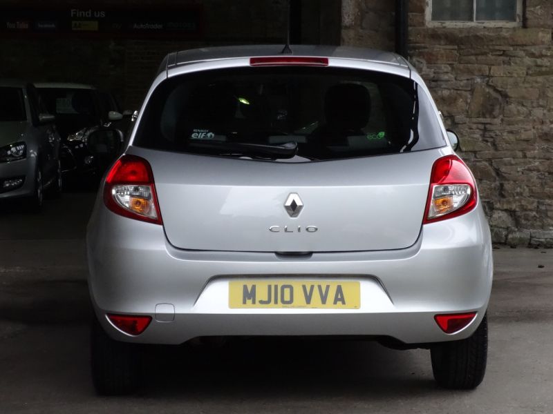 2010 Renault Clio 1.1 image 5