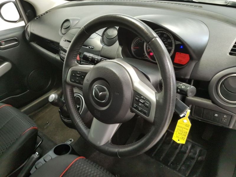 2013 Mazda 2 1.5 Sport 5d image 7