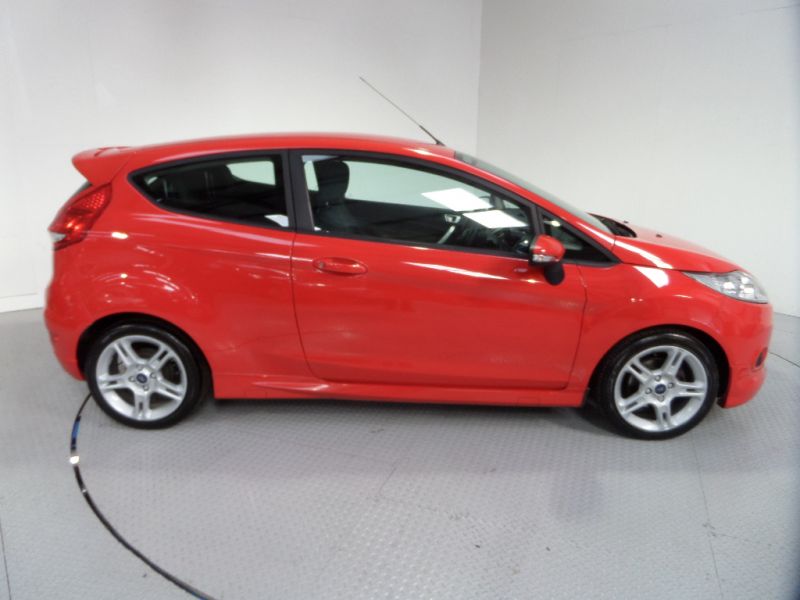 2012 Ford Fiesta 1.6 Zetec S 3d image 2
