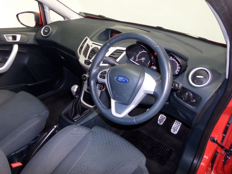2012 Ford Fiesta 1.6 Zetec S 3d image 6