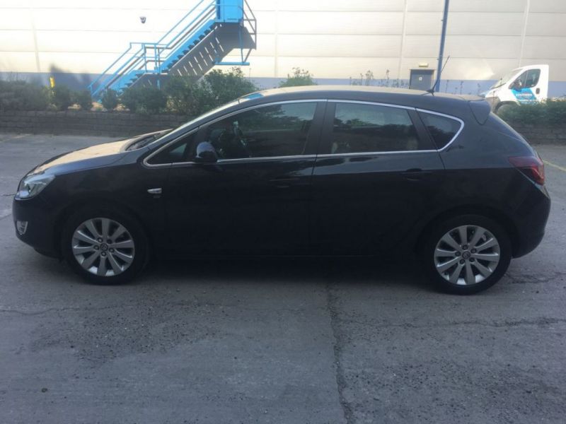2012 Vauxhall Astra 2.0 CDTI S/S 5d image 4