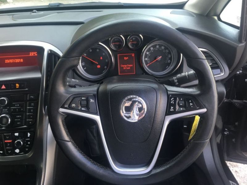 2012 Vauxhall Astra 2.0 CDTI S/S 5d image 6