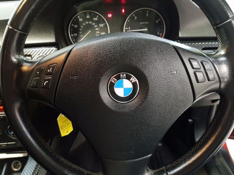 2010 BMW 2.0 318D ES 4d image 6