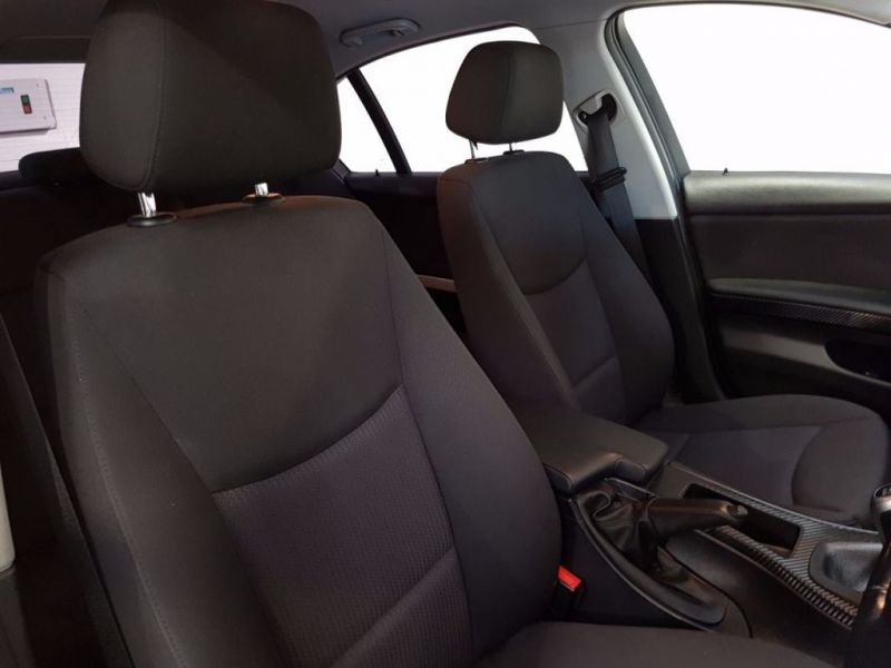 2010 BMW 2.0 318D ES 4d image 8