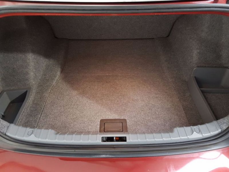 2010 BMW 2.0 318D ES 4d image 10