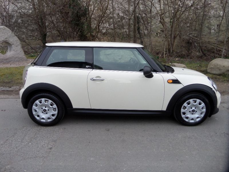 2013 Mini Hatch One 1.6 3d image 2