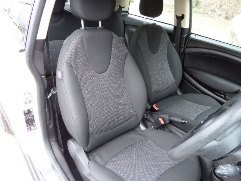 2013 Mini Hatch One 1.6 3d image 8