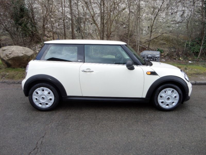 2013 Mini Hatch One 1.6 3d image 2