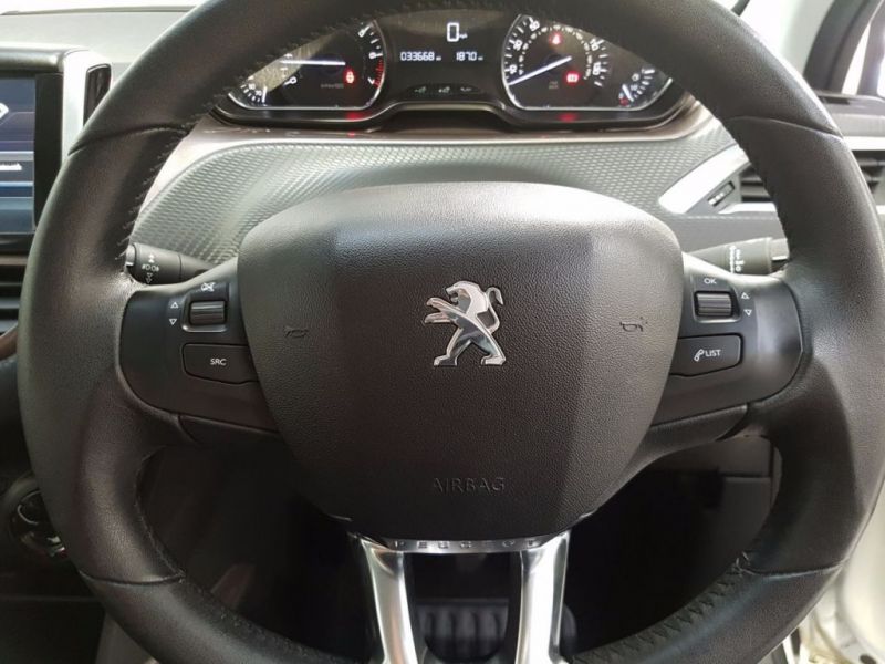 2013 Peugeot 2008 1.2 5d image 5