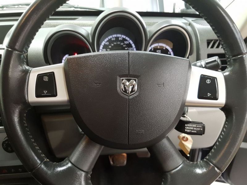 2009 Dodge Nitro 2.8 SXT TD 5d image 6